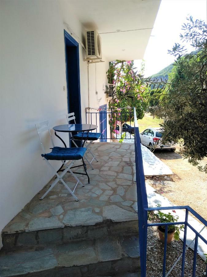 Mouragio Studios Tirós Exterior foto